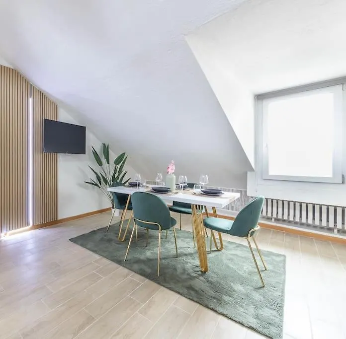 kontakty Golden View Milan